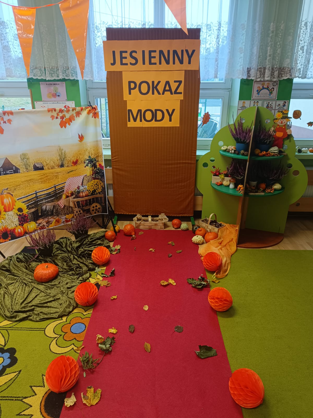 Jesienny Pokaz Mody i Tydzień Jesiennych Zabaw w Naszym Przedszkolu 🍂