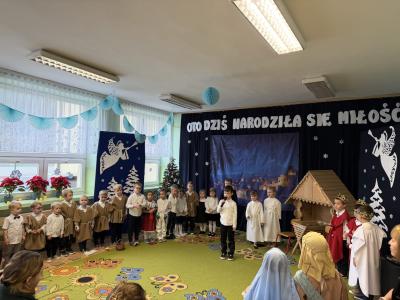 Wszystkie osoby występujące w jasełkach.