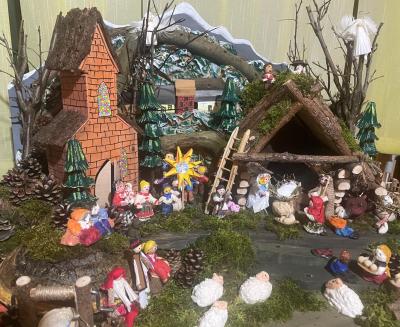 Kościół, szopka, krajobraz babiogórski.