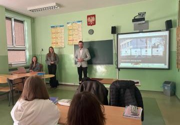 Spotkanie uczniów klasy VIII z przedstawicielami Zespołu Szkół im. W. Goetla w Suchej Beskidzkiej