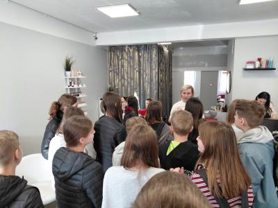 Pogadanka w salonie piękności.